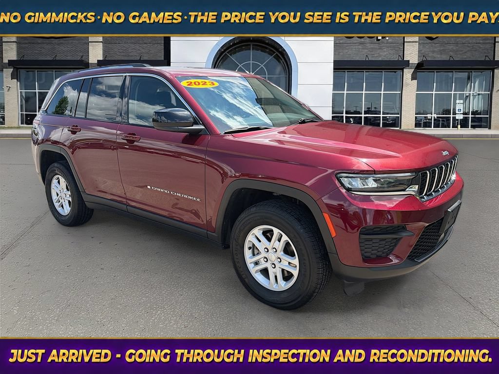 Used 2023 Jeep Grand Cherokee Laredo AWD/4WD image 1