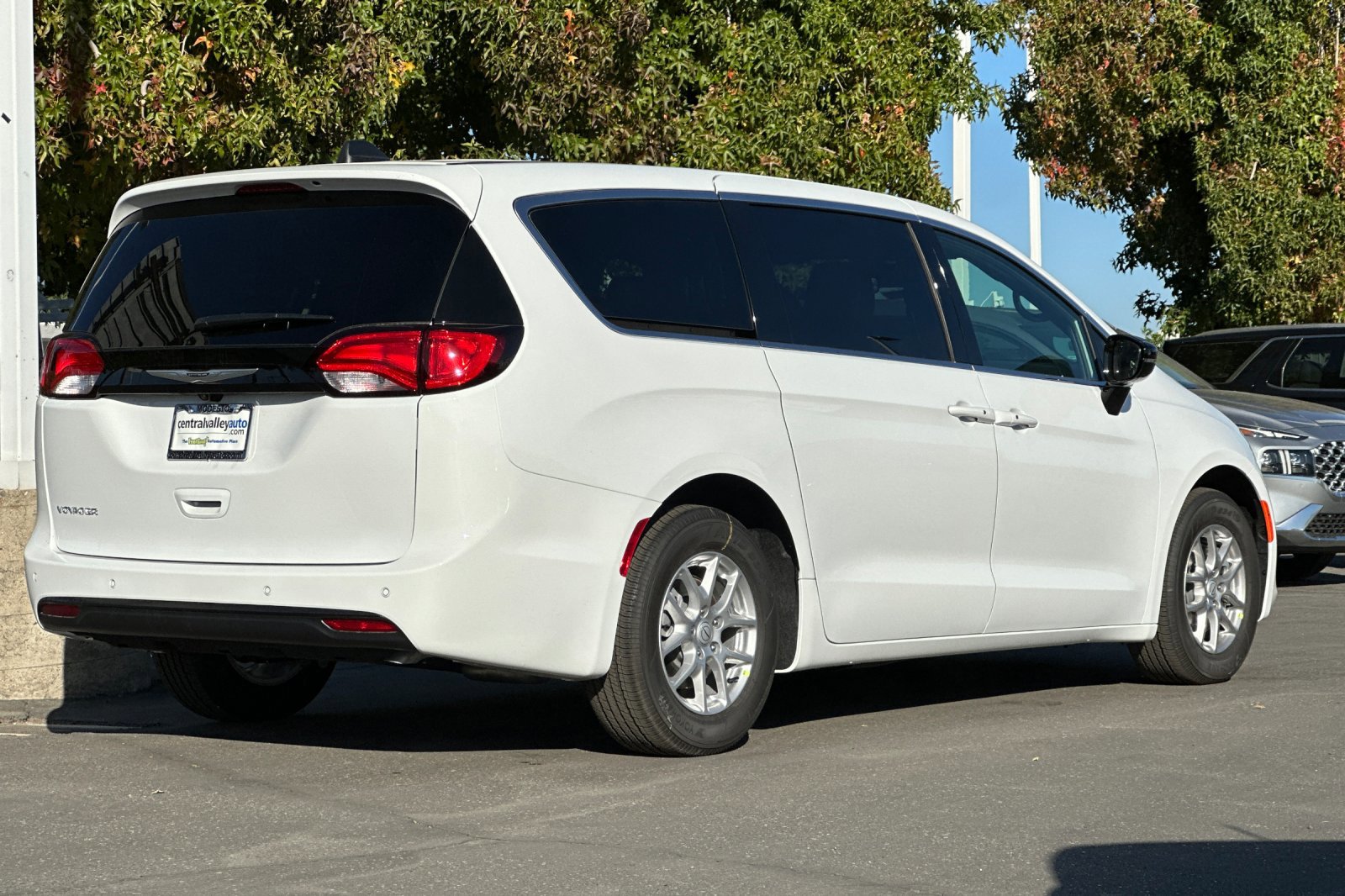New 2026 Chrysler Voyager LX FWD image 4