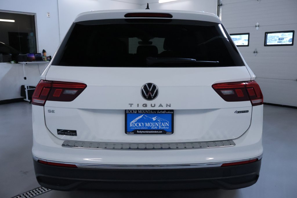Used 2024 Volkswagen Tiguan SE w/ Panoramic Sunroof Package AWD/4WD image 6