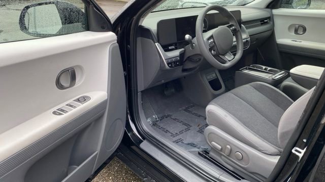 Used 2025 Hyundai Ioniq 5 SE image 32