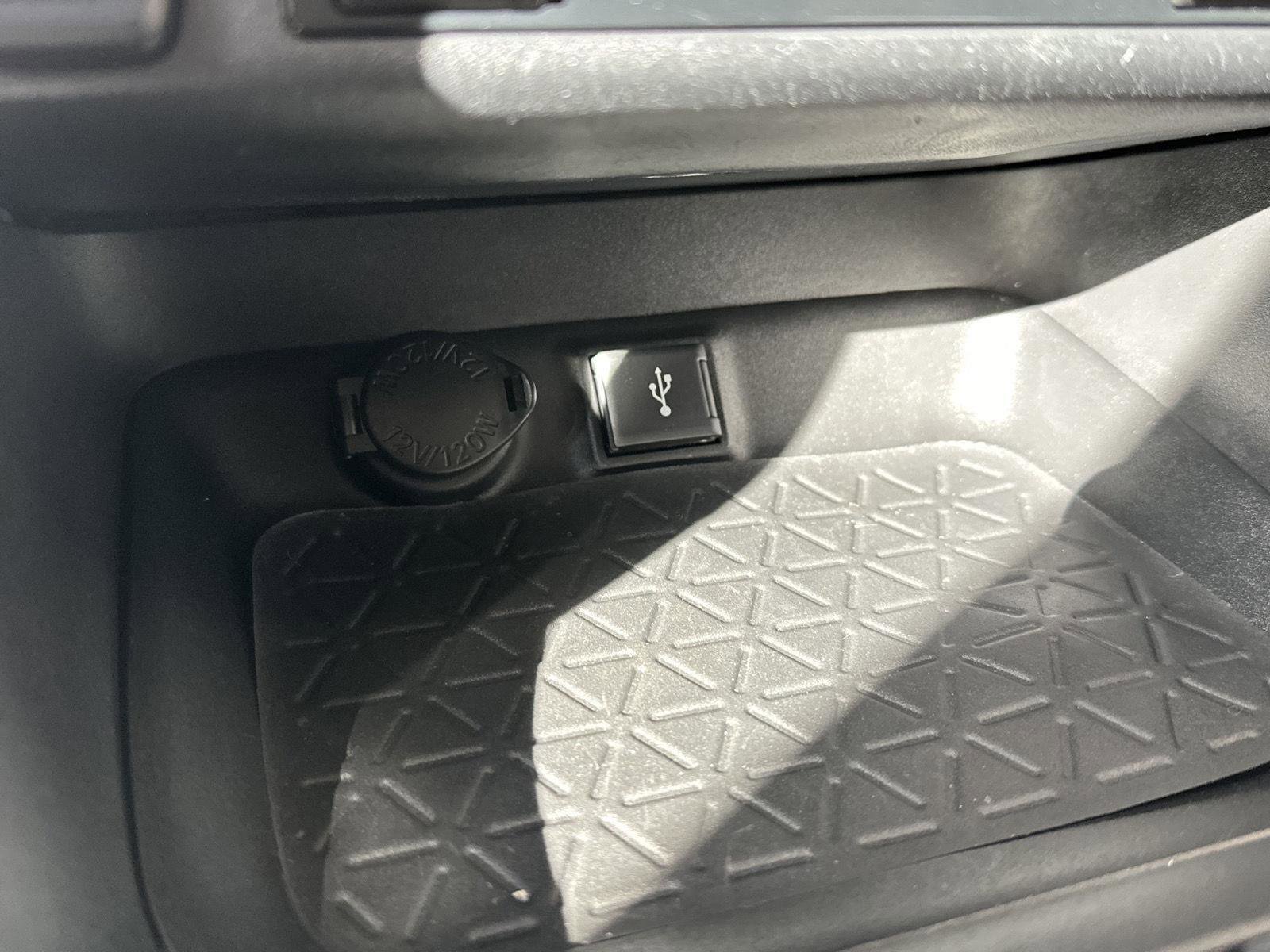 Used 2022 Toyota RAV4 XLE Premium image 20