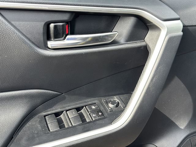 Used 2021 Toyota RAV4 XLE image 12