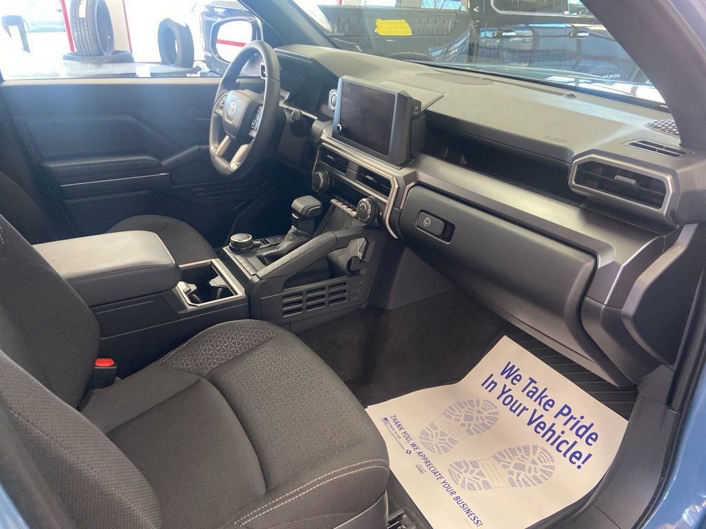 Used 2025 Toyota 4Runner SR5 AWD/4WD image 18