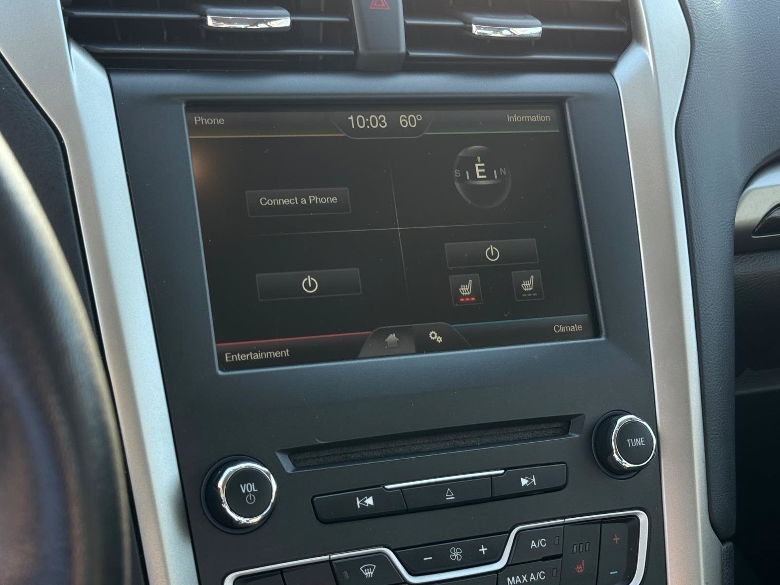 Used 2016 Ford Fusion SE w/ Equipment Group 202A FWD image 15