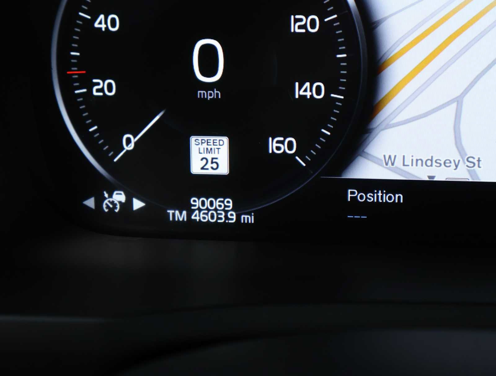 Used 2020 Volvo XC90 T6 Momentum image 4