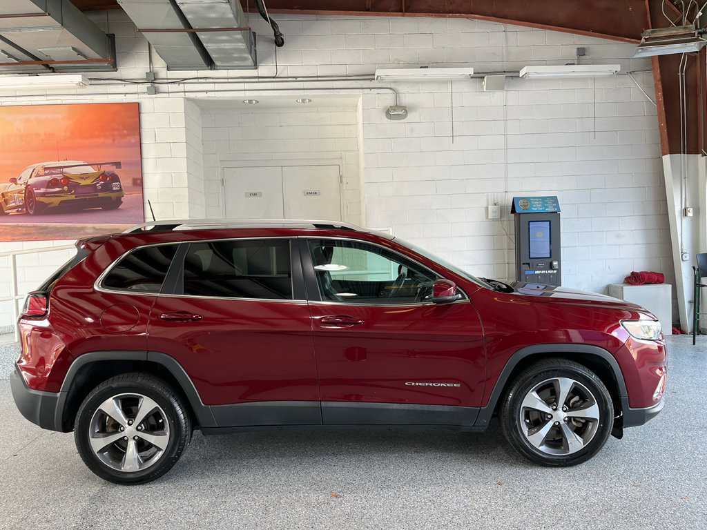 Used 2019 Jeep Cherokee Limited image 11