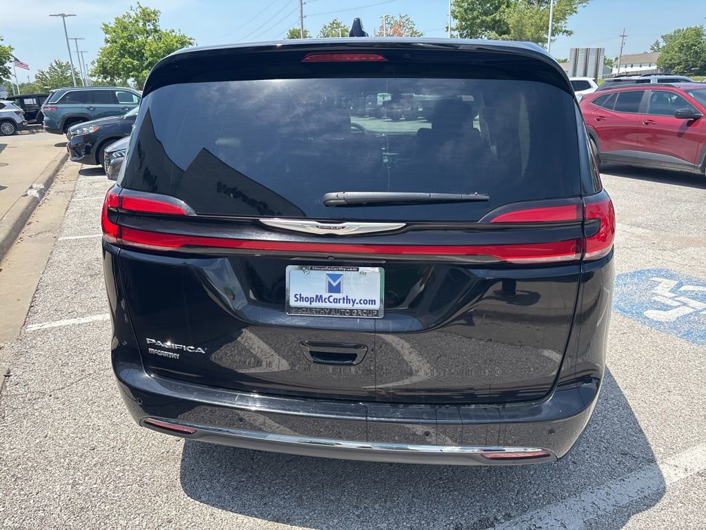 Used 2024 Chrysler Pacifica Touring-L FWD image 21