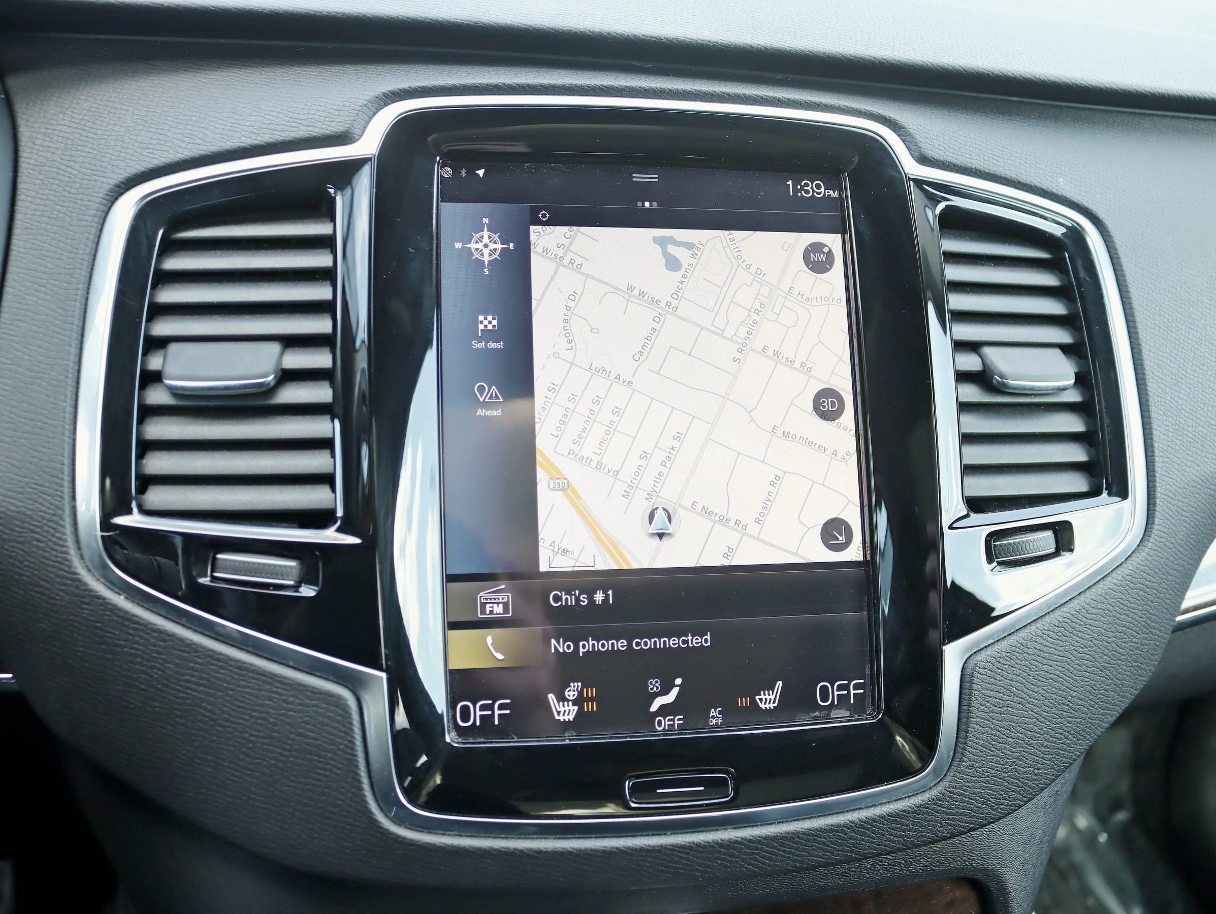 Used 2017 Volvo XC90 T6 Momentum w/ Vision Package image 23