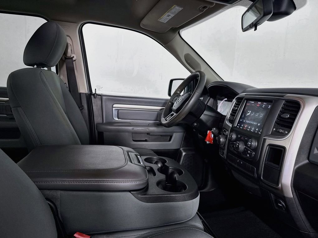 Used 2018 RAM 1500 Classic SLT image 31