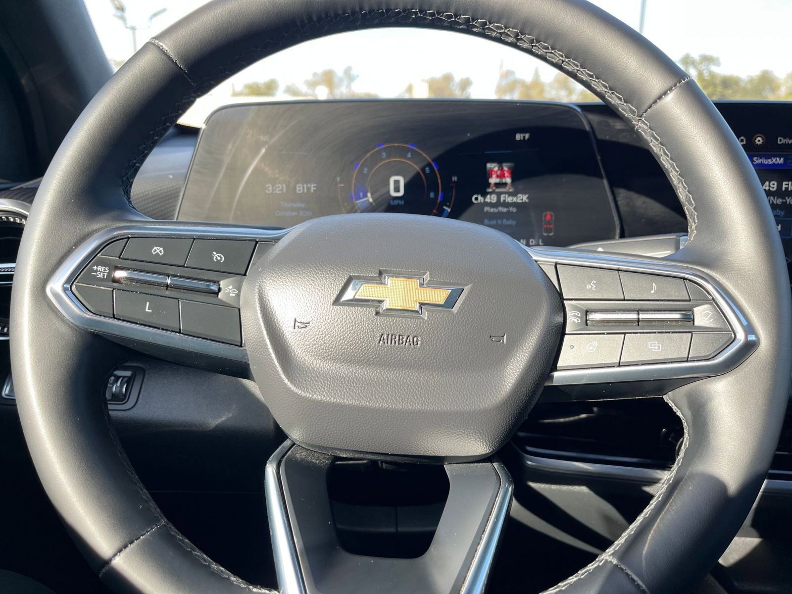 Used 2025 Chevrolet Equinox LT image 32