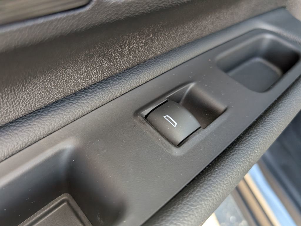 Used 2024 GMC Terrain SLE w/ Driver Convenience Package image 11