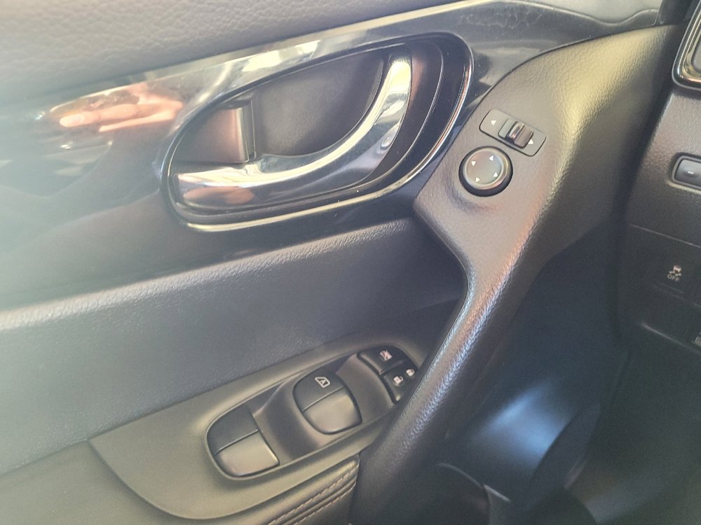 Used 2018 Nissan Rogue Sport SV AWD/4WD image 27