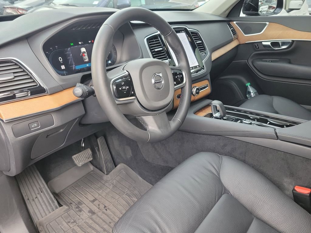 Used 2024 Volvo XC90 B5 Plus w/ Protection Package Premier image 18
