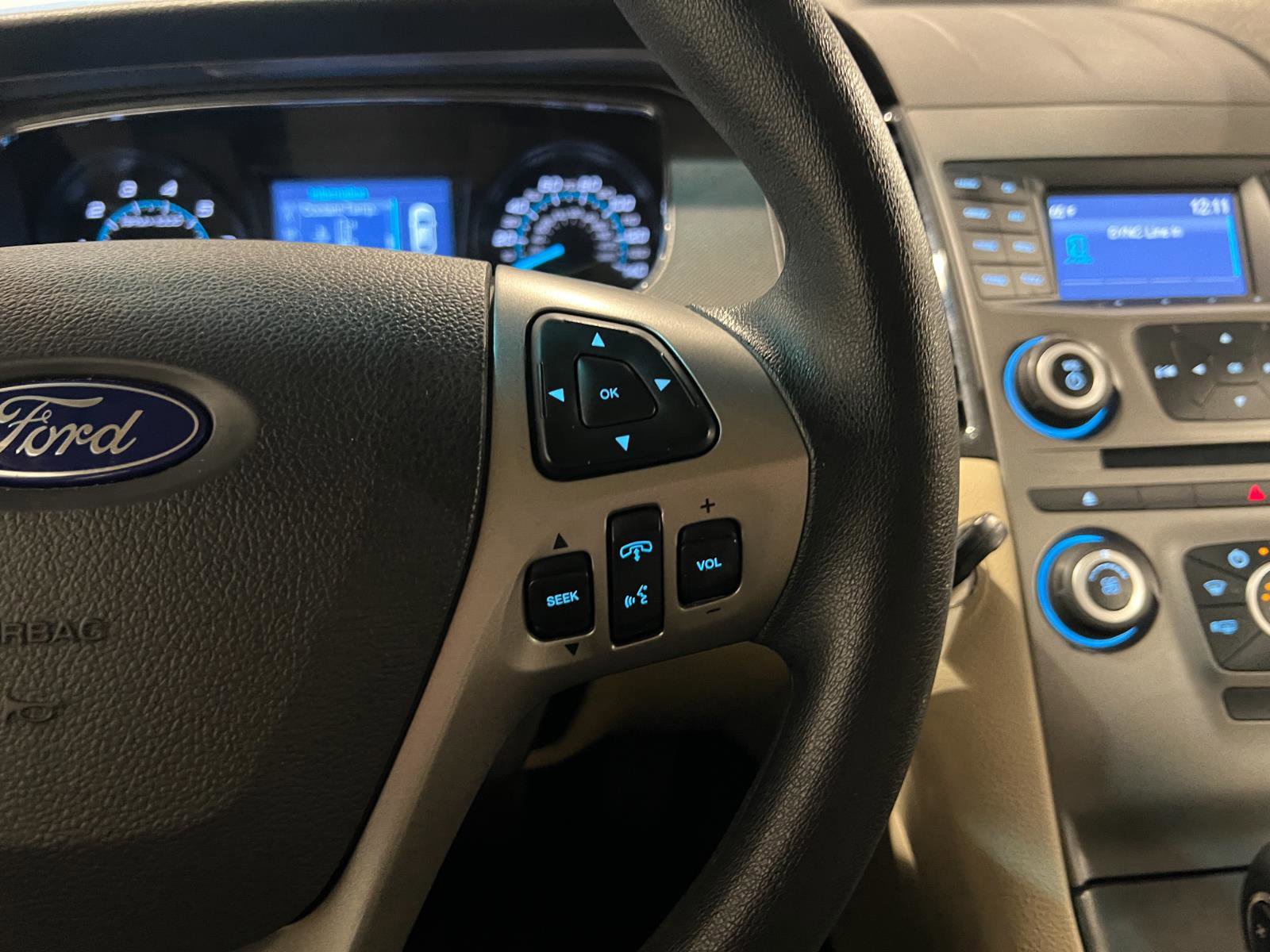 Used 2015 Ford Taurus SE image 14