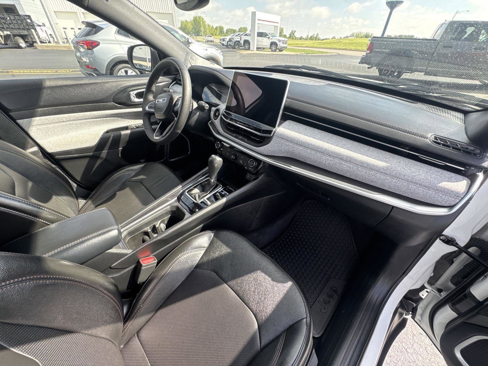Used 2023 Jeep Compass Latitude AWD/4WD image 18