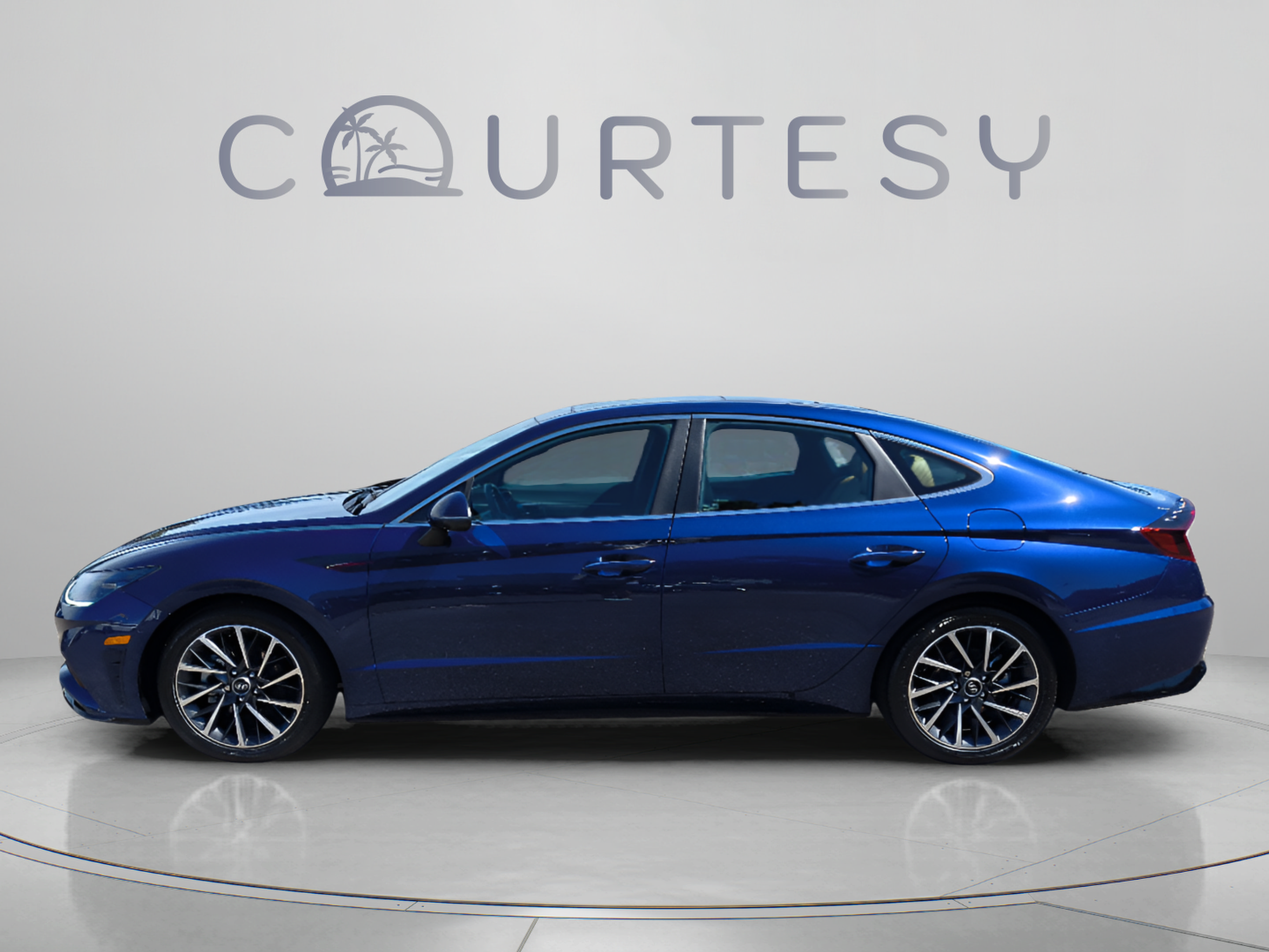 Used 2020 Hyundai Sonata Limited w/ Cargo Package FWD image 2