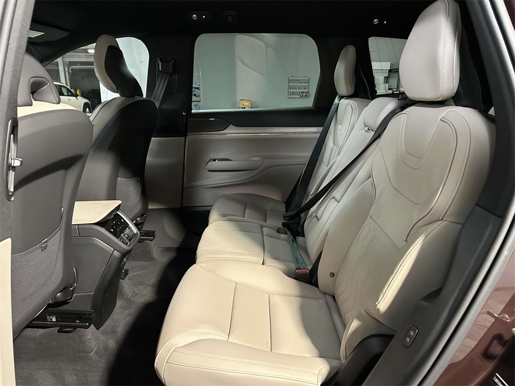 Used 2025 Volvo EX90 Plus image 13