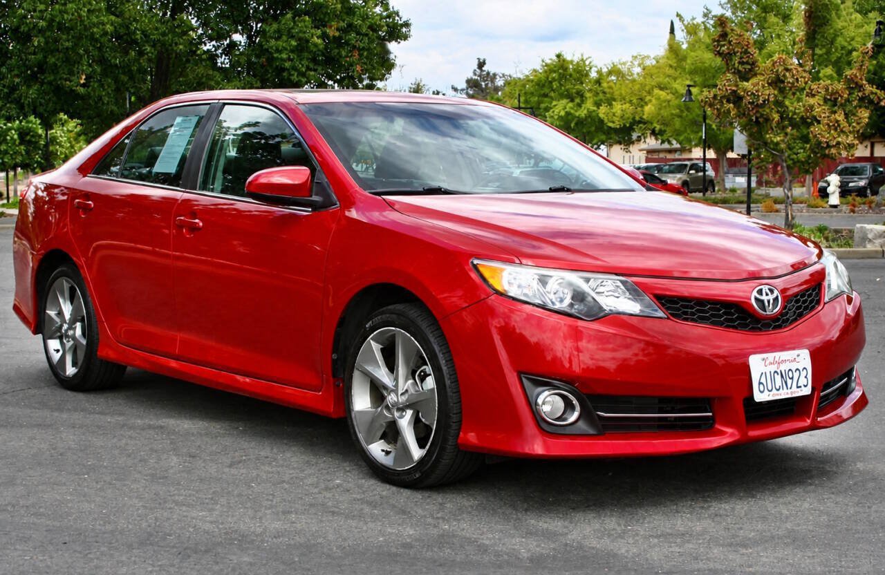 Used 2012 Toyota Camry SE w/ Leather Pkg