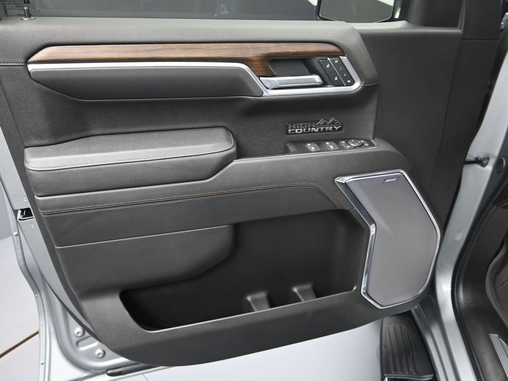 Used 2025 Chevrolet Silverado 1500 High Country w/ Technology Package image 10