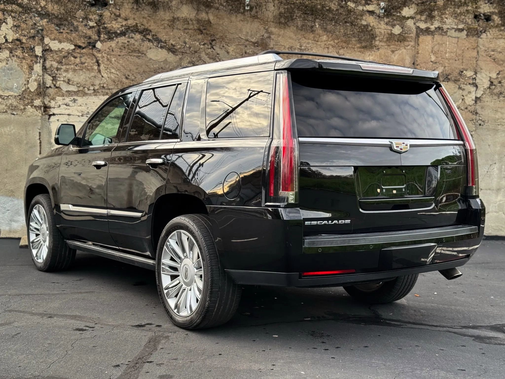 Used 2016 Cadillac Escalade Premium image 7