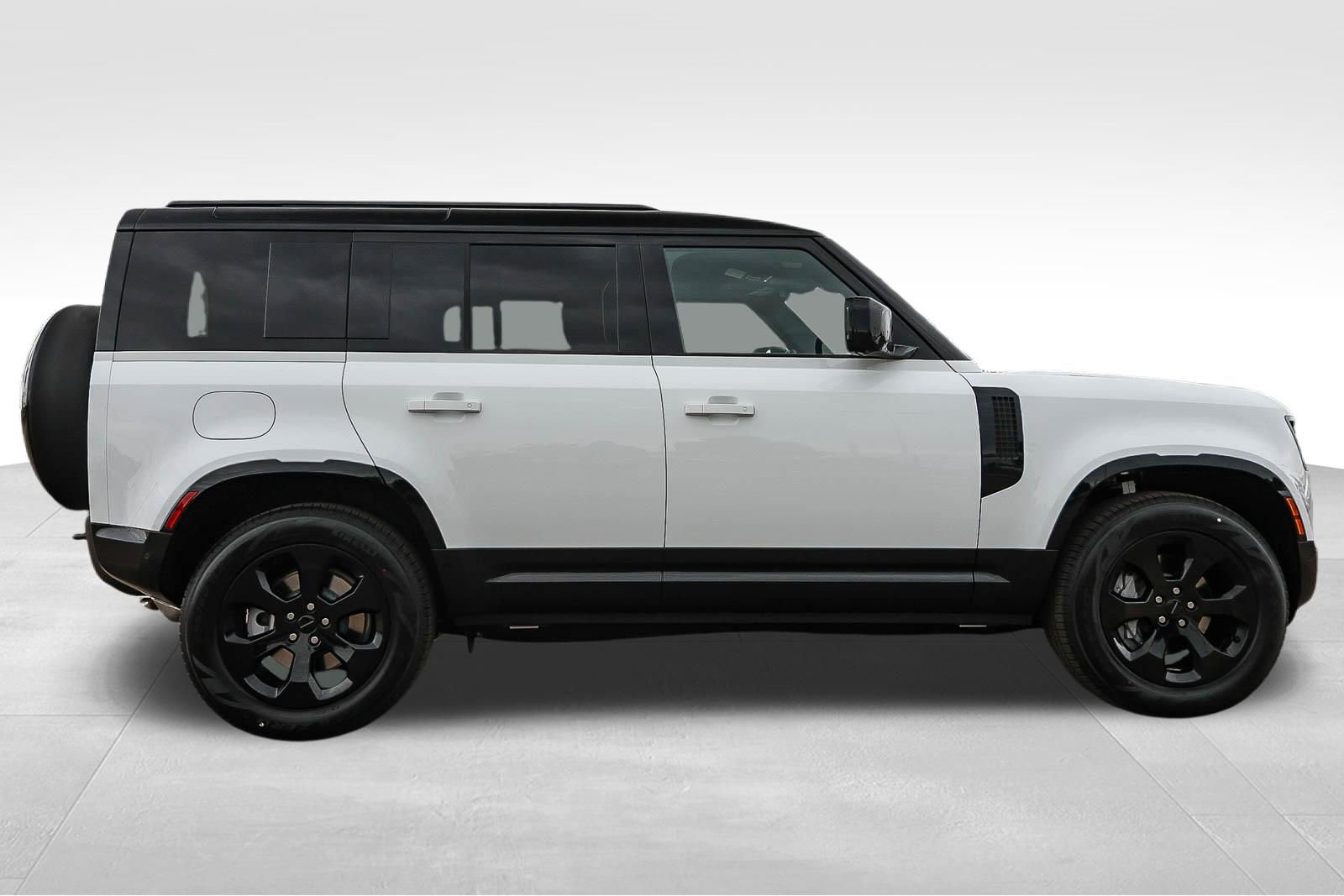 New 2026 Land Rover Defender 110 X-Dynamic SE AWD/4WD image 4