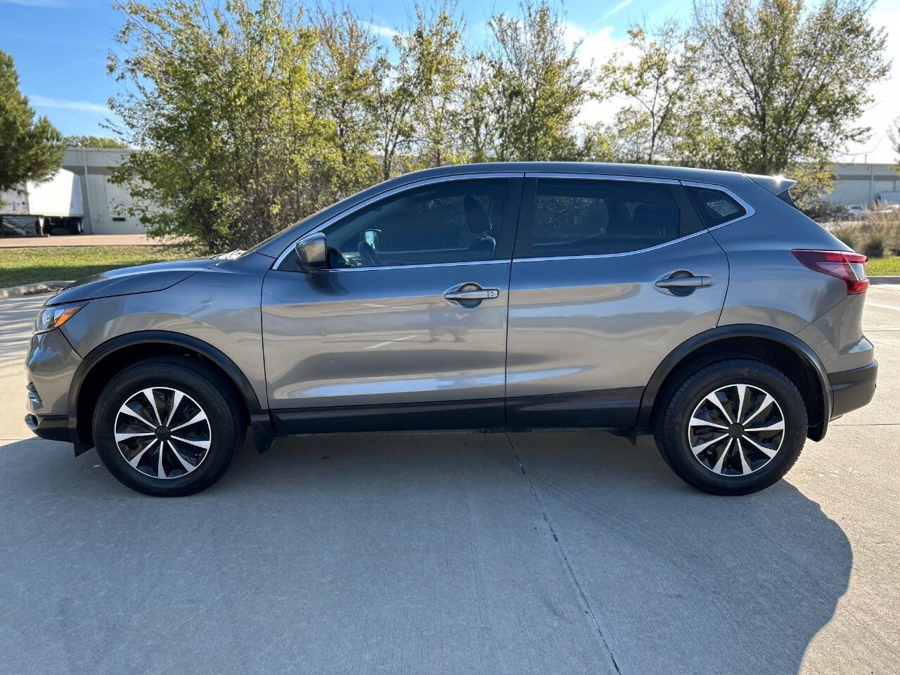 Used 2020 Nissan Rogue Sport S image 9