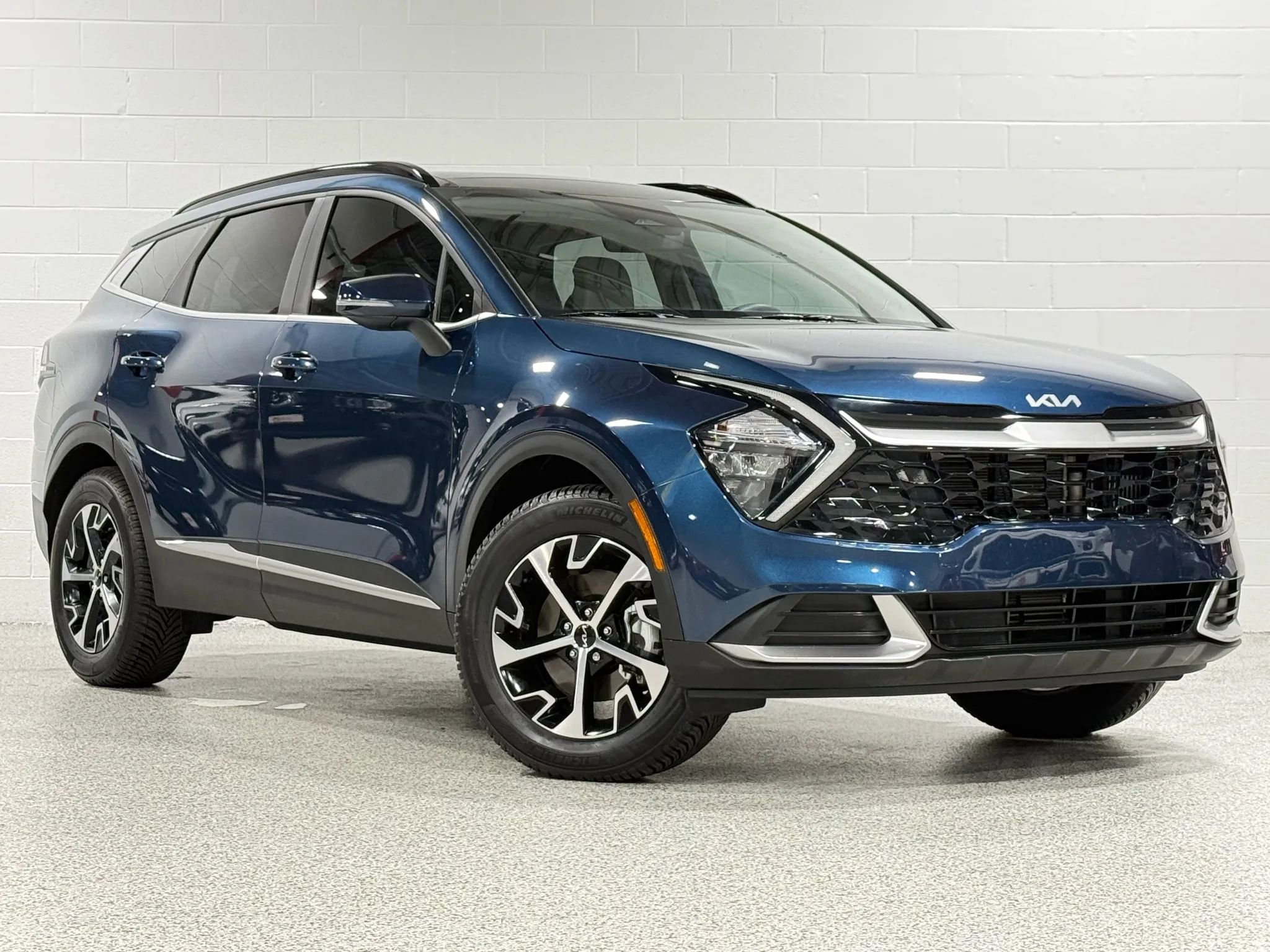 Used 2023 Kia Sportage EX w/ EX Premium Package image 4