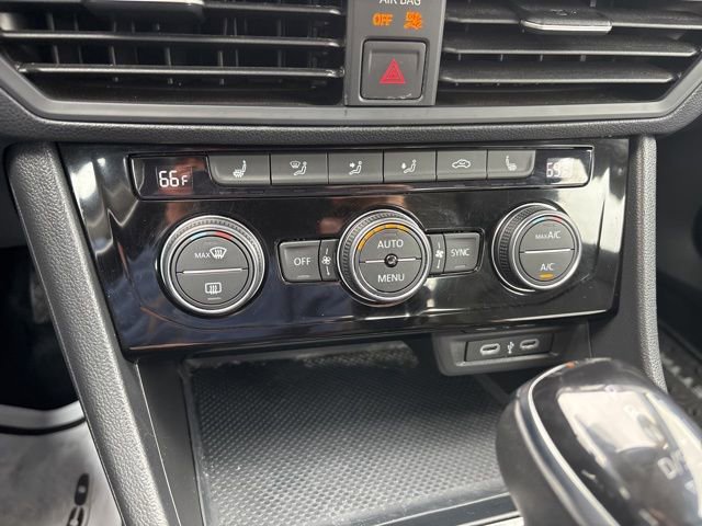 Certified 2024 Volkswagen Jetta SE FWD image 22