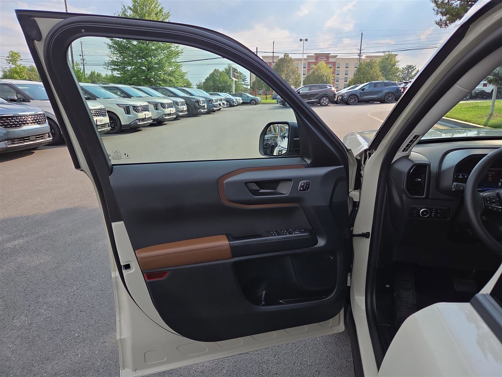 Used 2024 Ford Bronco Sport Outer Banks w/ Tech Package image 11