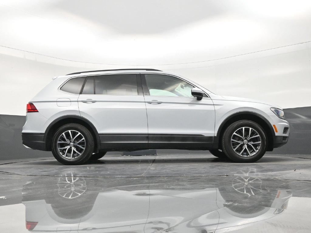Used 2019 Volkswagen Tiguan SE w/ Panoramic Sunroof Package FWD image 24