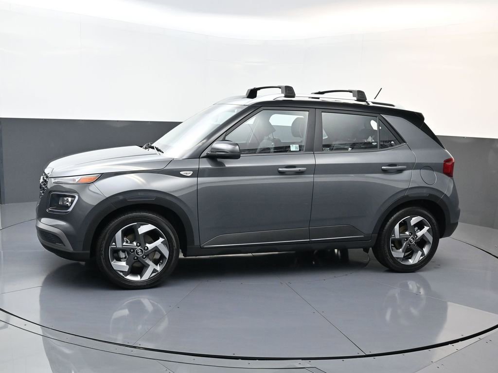 Used 2025 Hyundai Venue Limited image 7