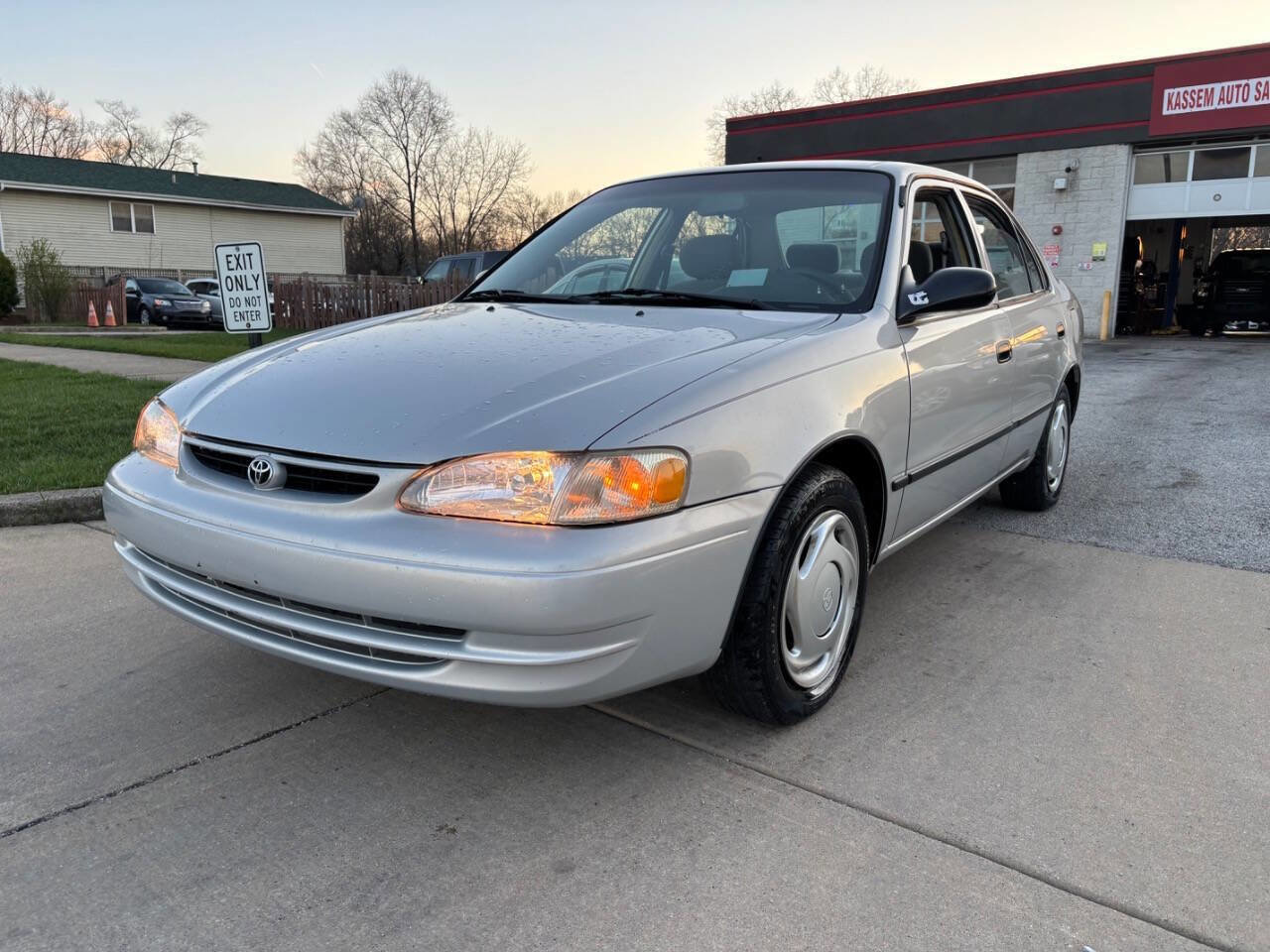 Used 2000 Toyota Corolla VE image 2