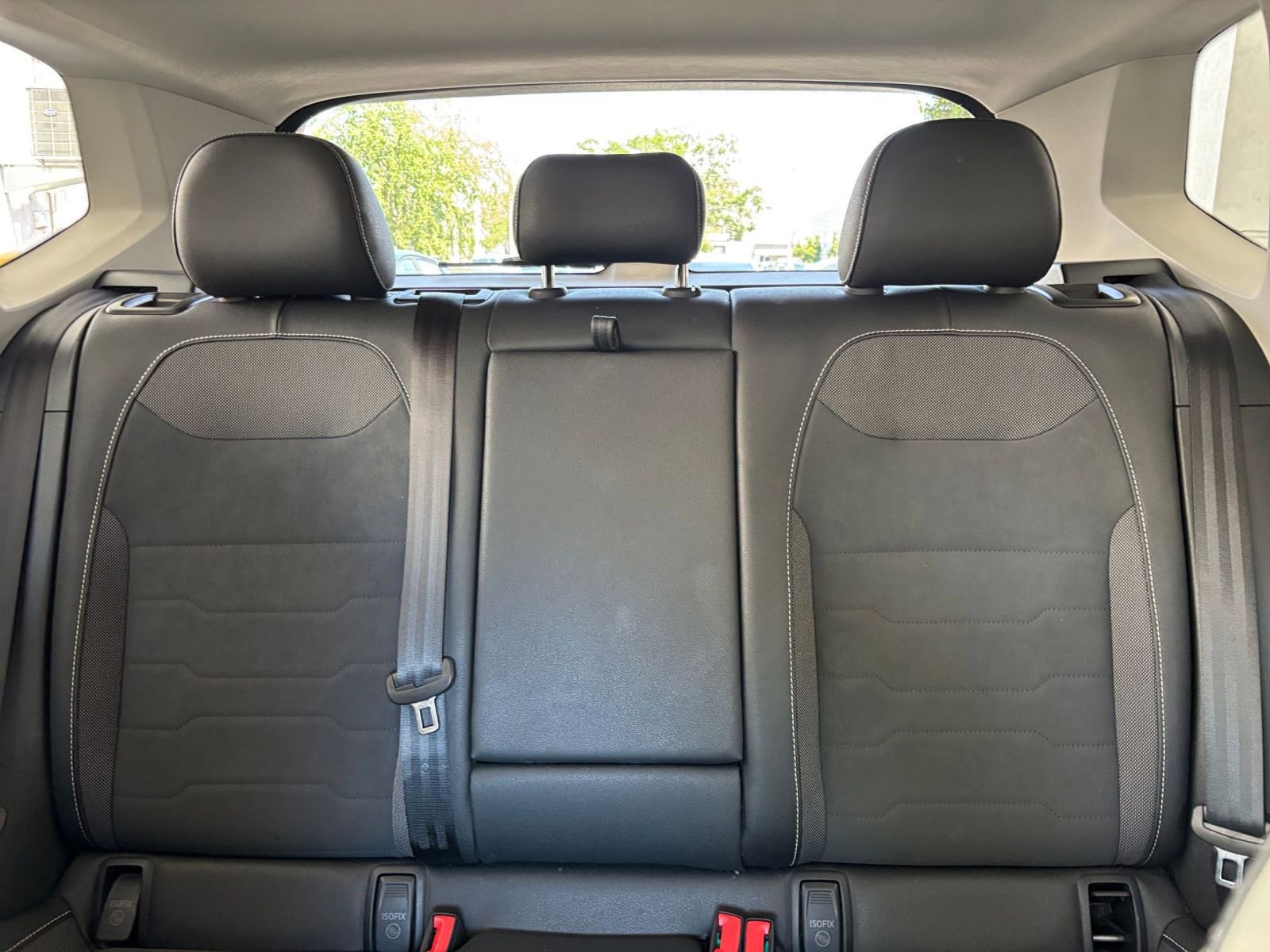 Used 2025 Volkswagen Taos SE AWD/4WD image 38