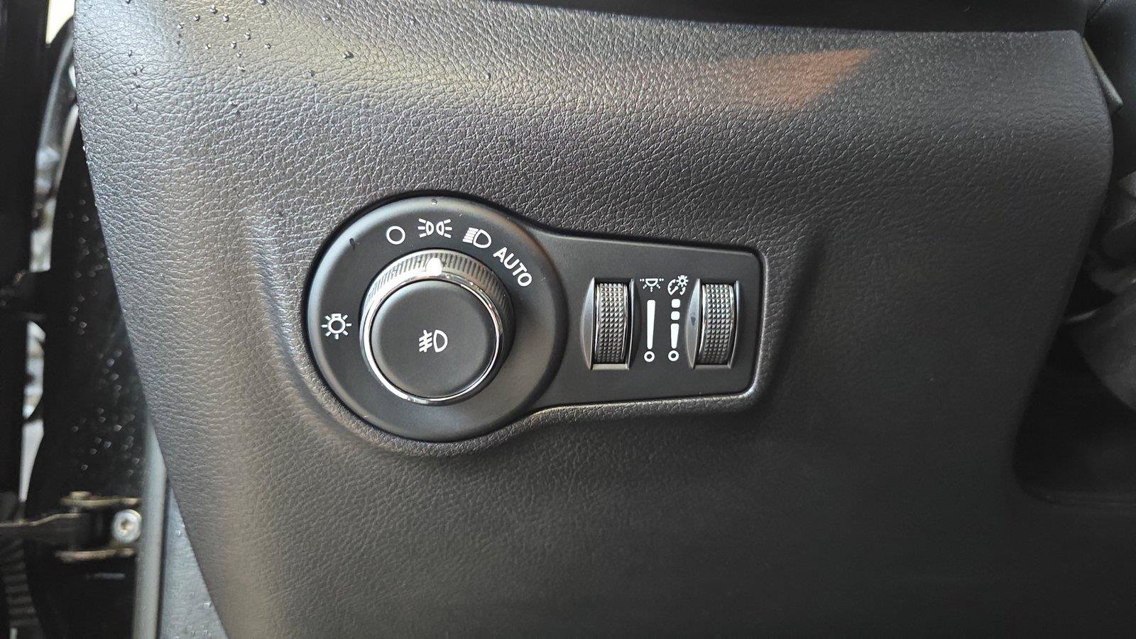 Used 2023 Jeep Compass High Altitude w/ Driver Assist Group I AWD/4WD image 25