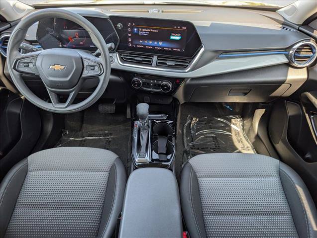 Used 2025 Chevrolet Trax LT FWD image 16