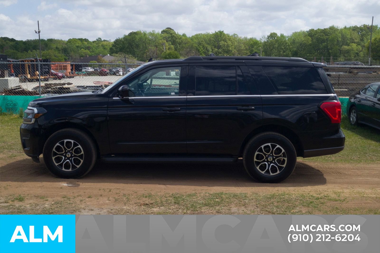 Used 2024 Ford Expedition XLT AWD/4WD image 12