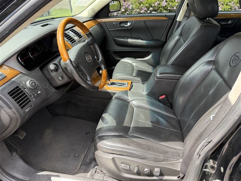 Used 2010 Cadillac DTS Platinum FWD image 5