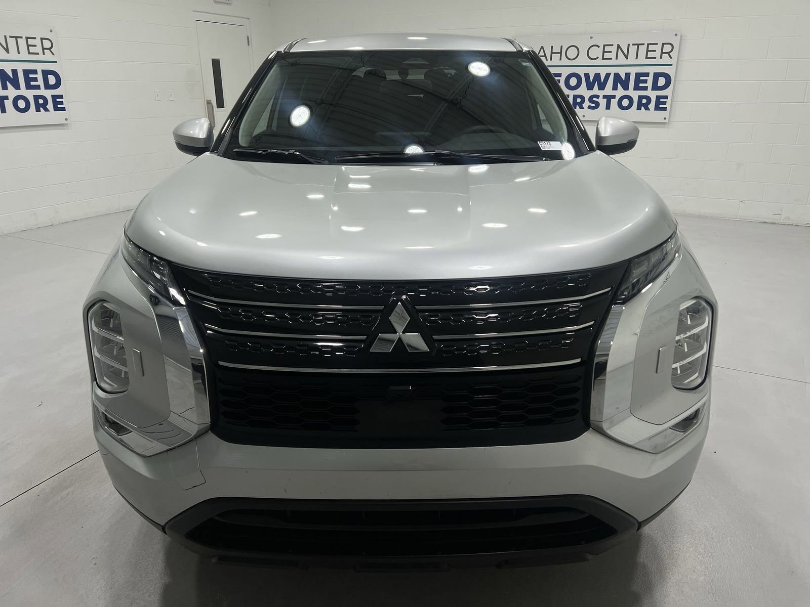 Used 2024 Mitsubishi Outlander ES AWD/4WD image 3