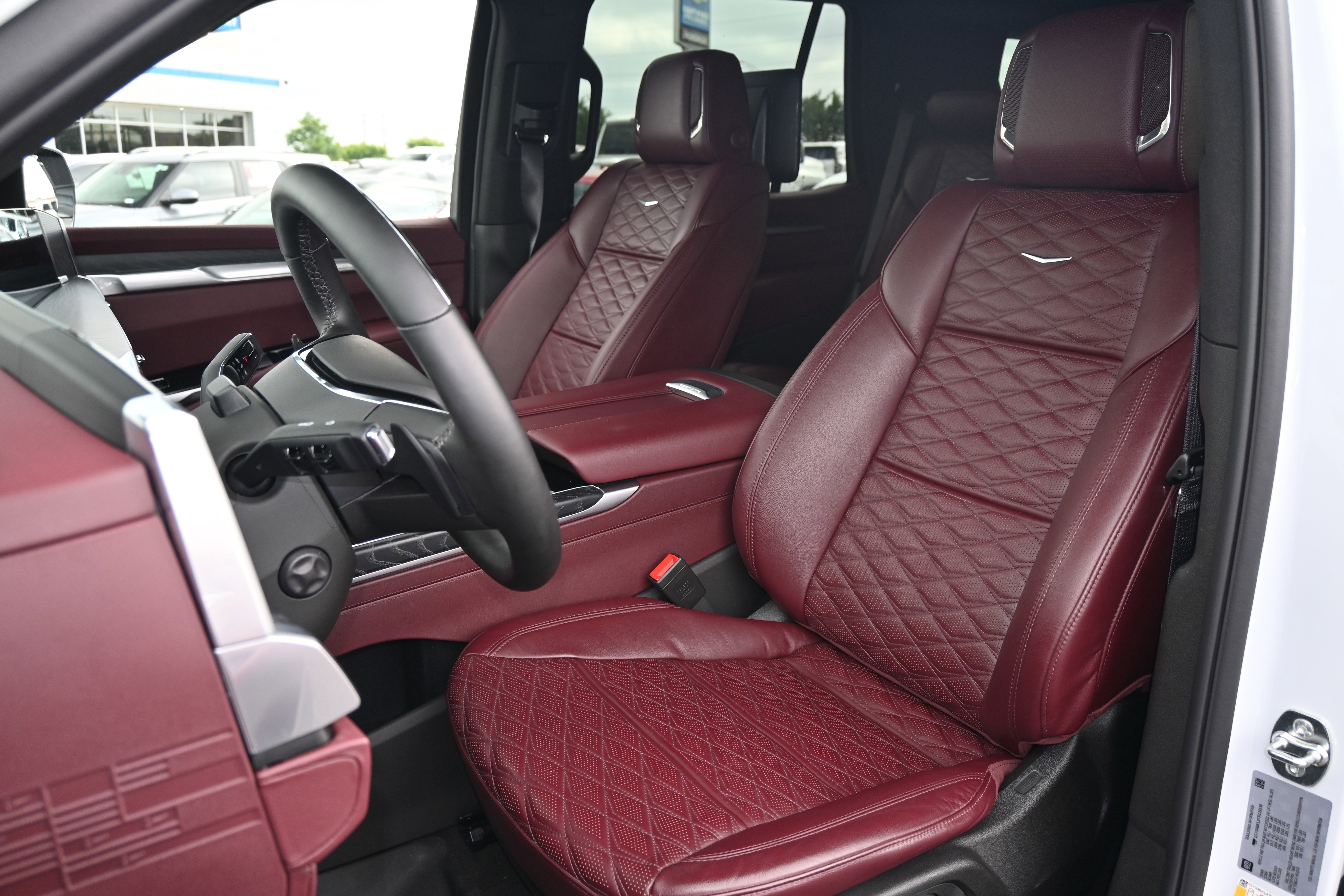 Used 2026 Cadillac Escalade Luxury w/ LPO, Floor Liner Package AWD/4WD image 16