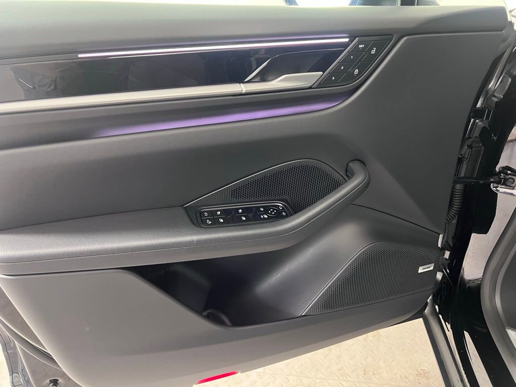 Certified 2025 Porsche Macan Electric image 28