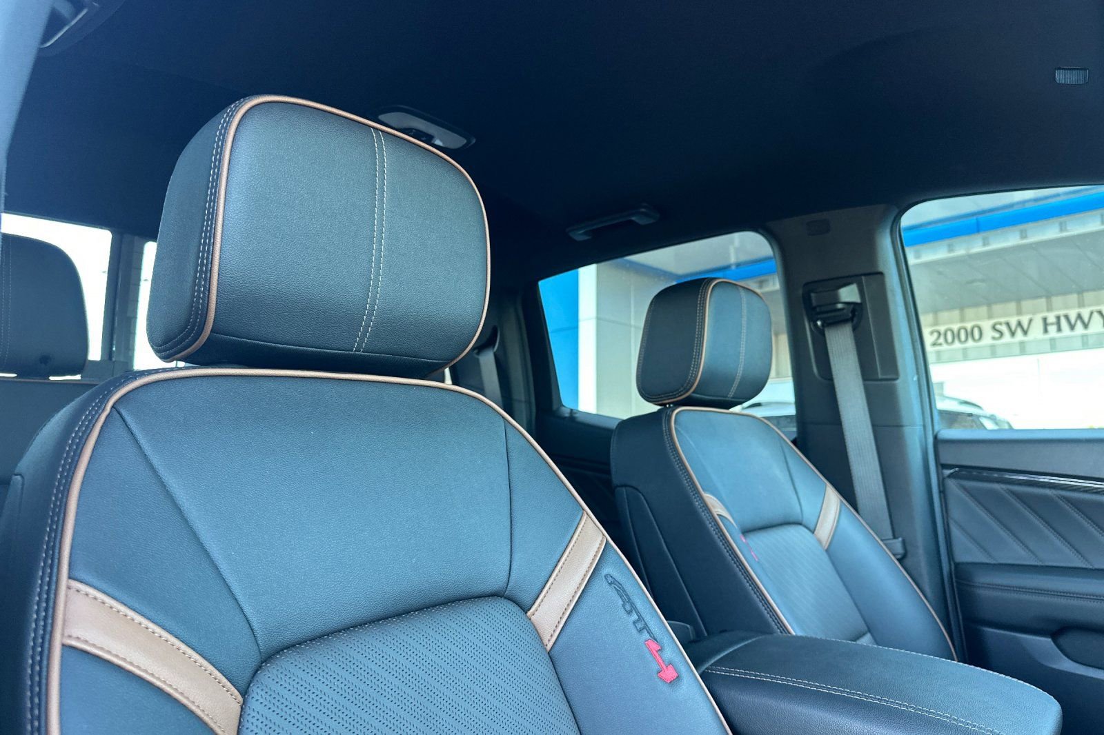 Used 2023 GMC Canyon AT4 w/ AT4 Premium Package AWD/4WD image 18