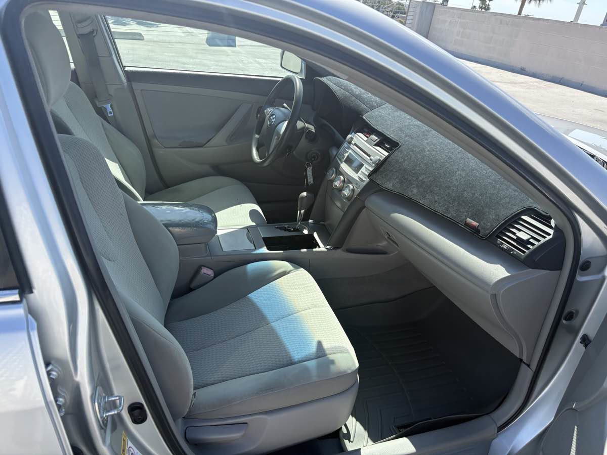 Used 2010 Toyota Camry LE FWD image 16