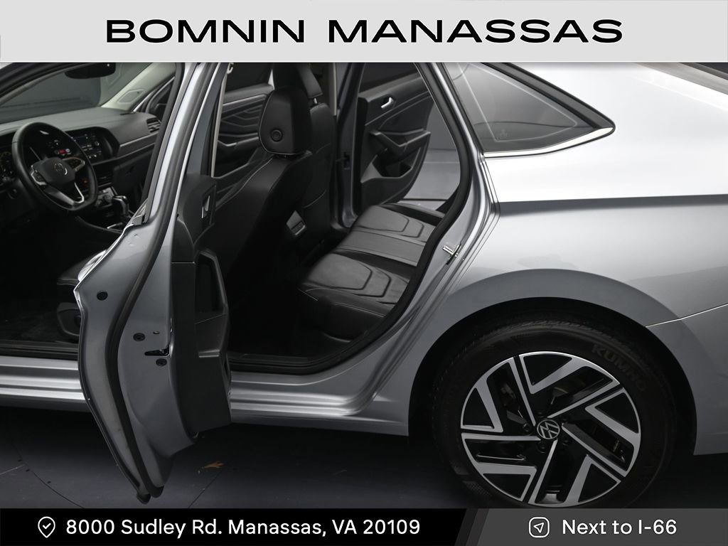 Used 2023 Volkswagen Jetta SEL image 11