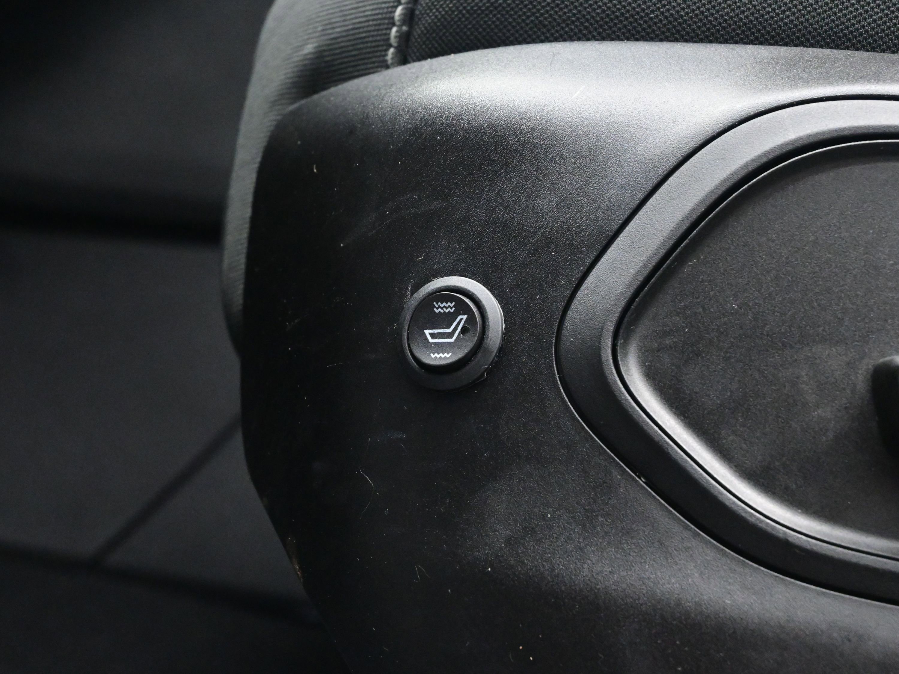 Used 2024 Jeep Grand Cherokee Laredo X image 12