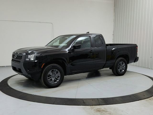 Used 2025 Nissan Frontier SV image 3