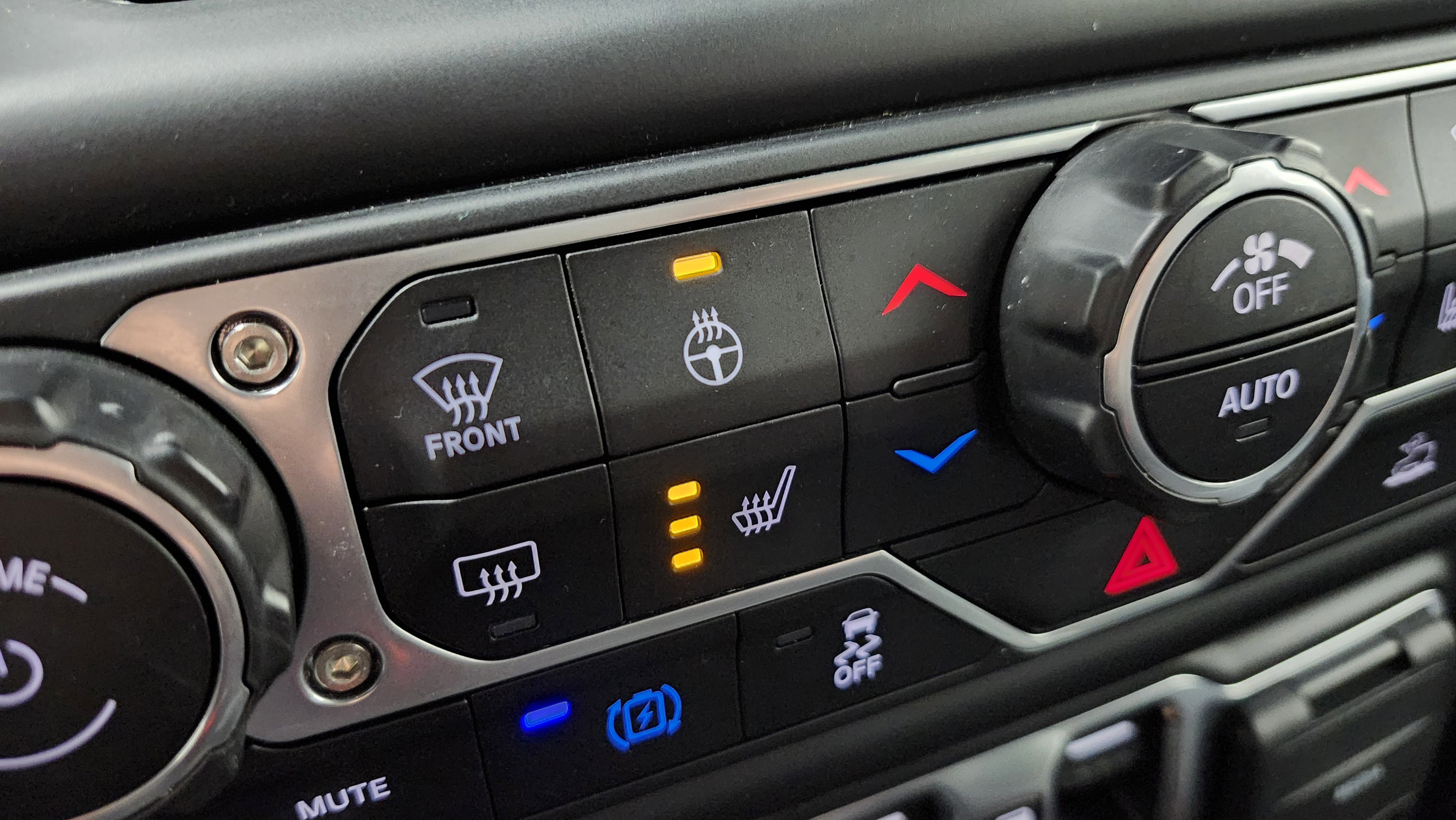 Used 2022 Jeep Wrangler Unlimited Sahara w/ Cold Weather Group image 9