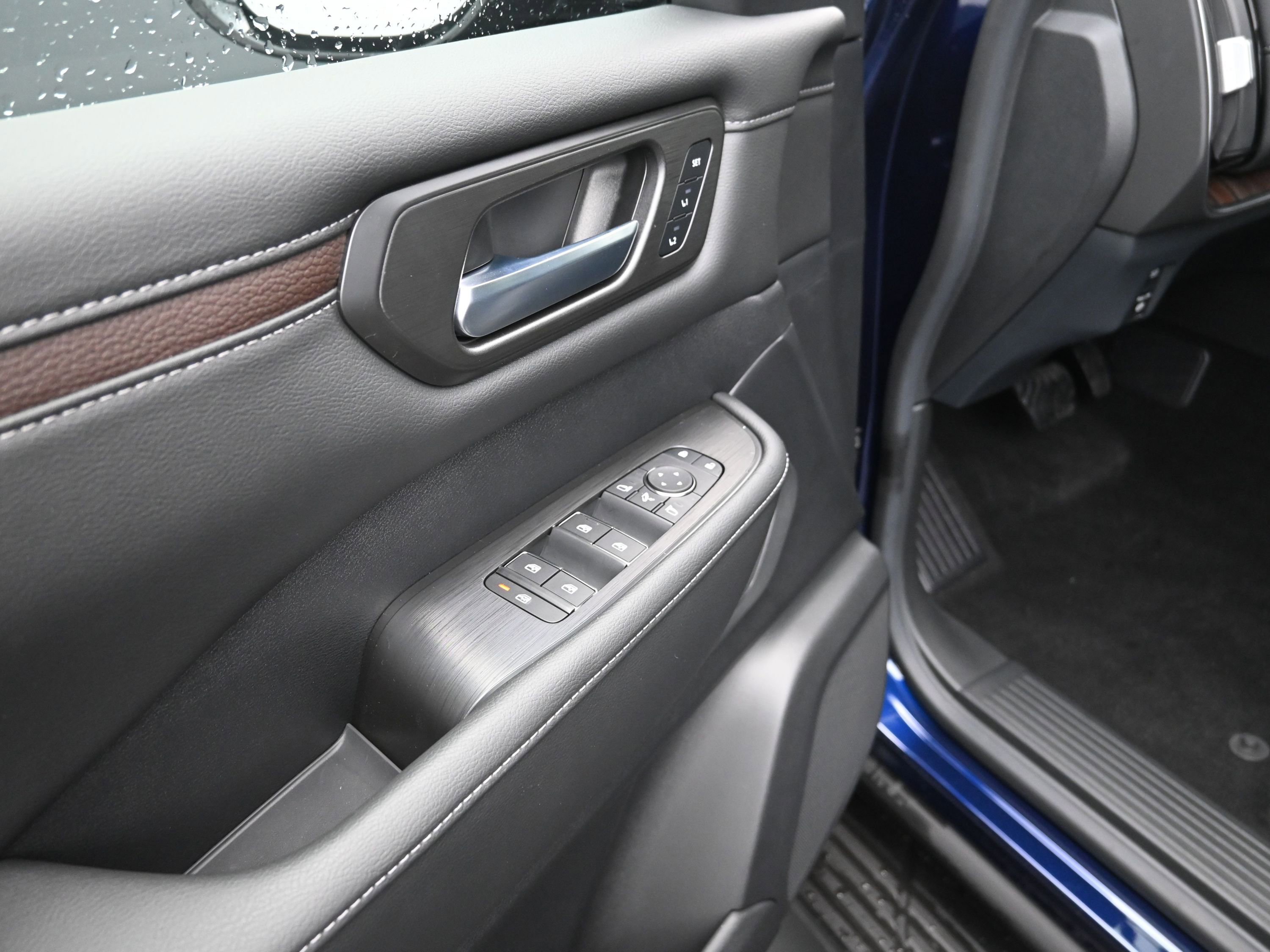 New 2025 Nissan Armada SL image 16