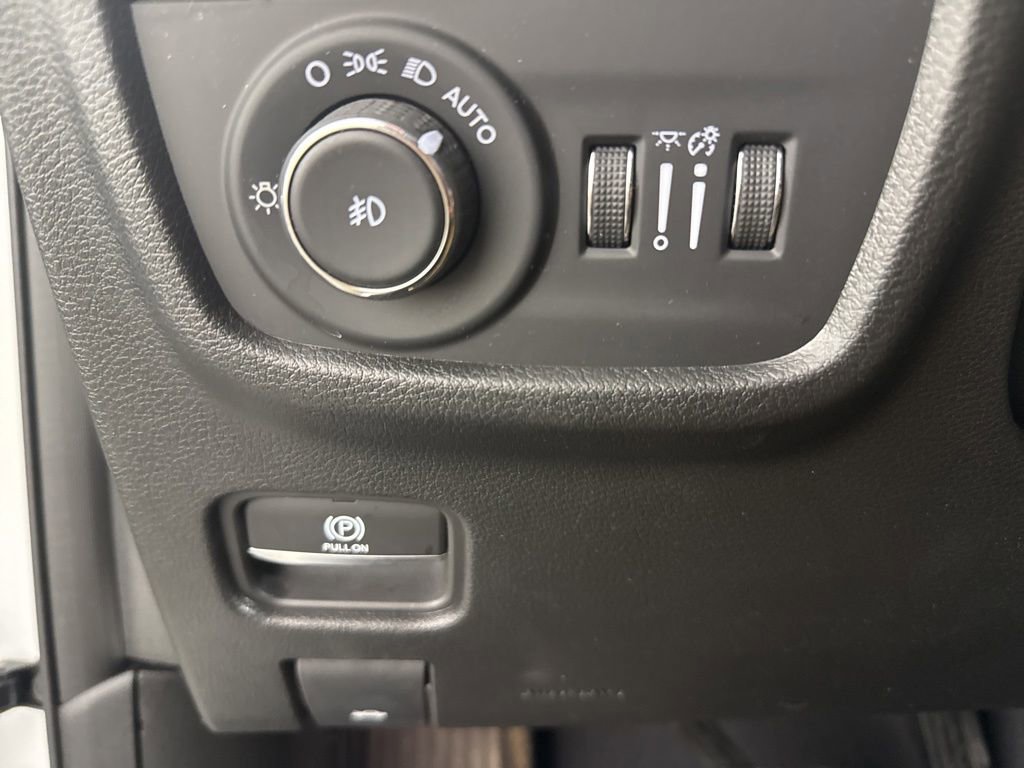Used 2023 Jeep Grand Cherokee L Limited AWD/4WD image 23