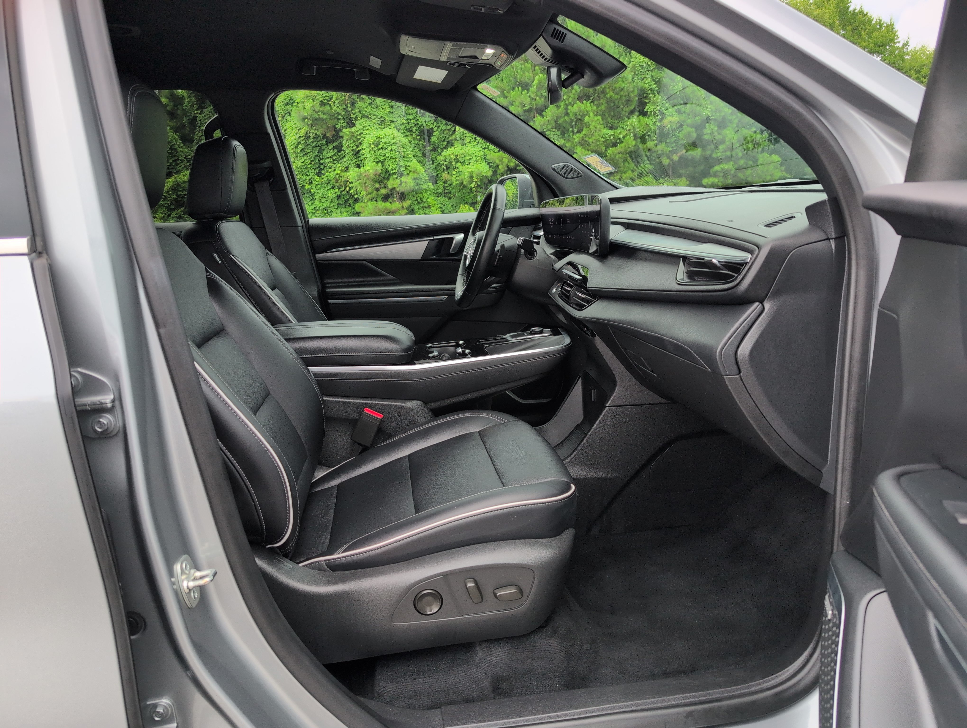 Used 2025 Buick Enclave Preferred FWD image 34