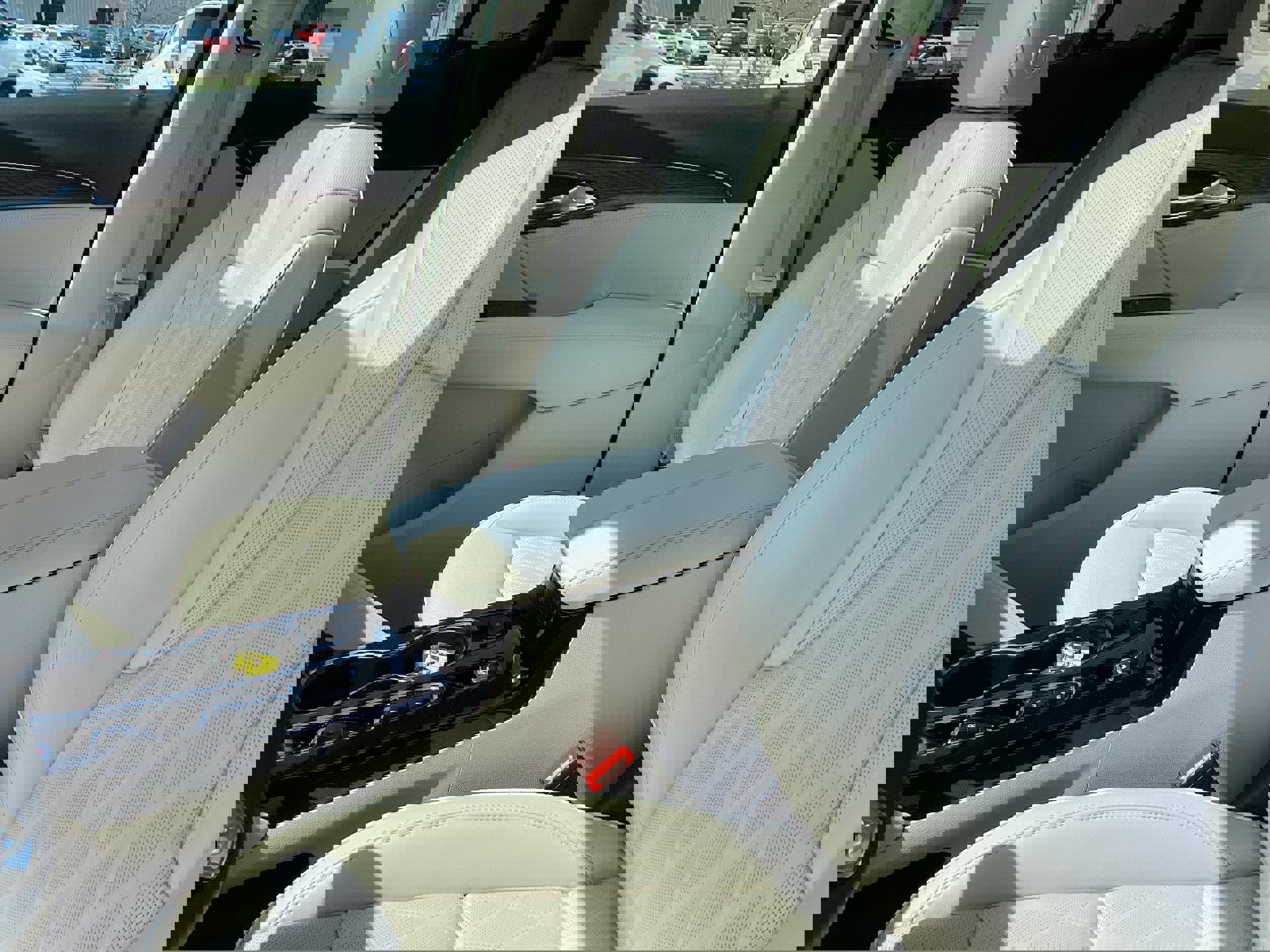 Used 2023 Buick Envision Avenir image 13